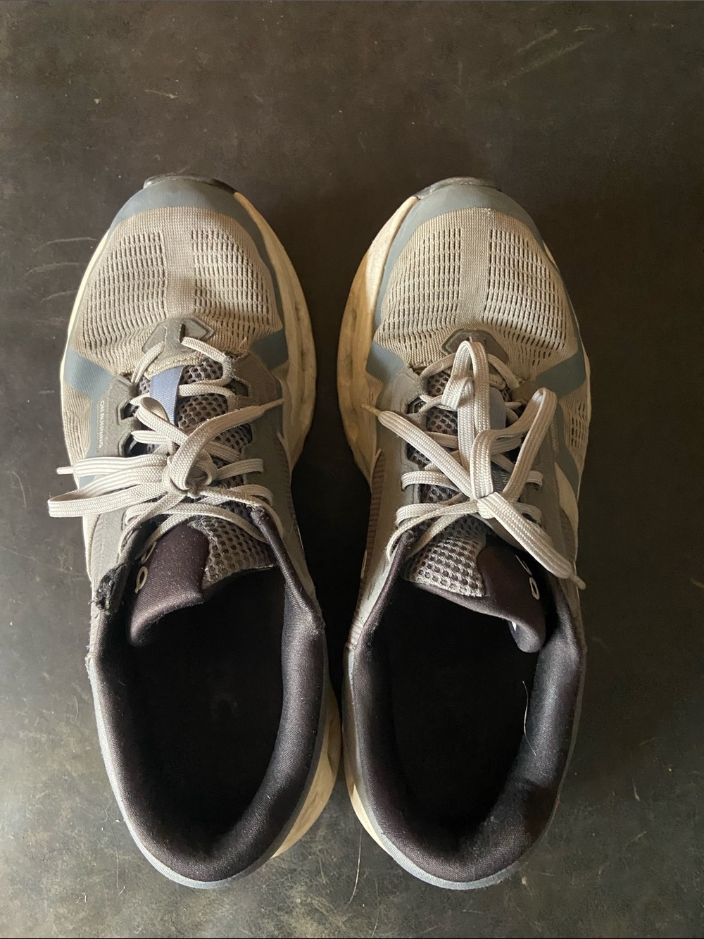 On Cloud Men's Gray Athletic Running Shoes